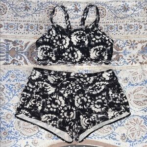 EUC Athleta Black and White Tie-Dye Set